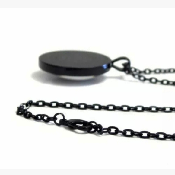 New Lady with an Ermine Black Glass Necklace. - Picture 2 of 5